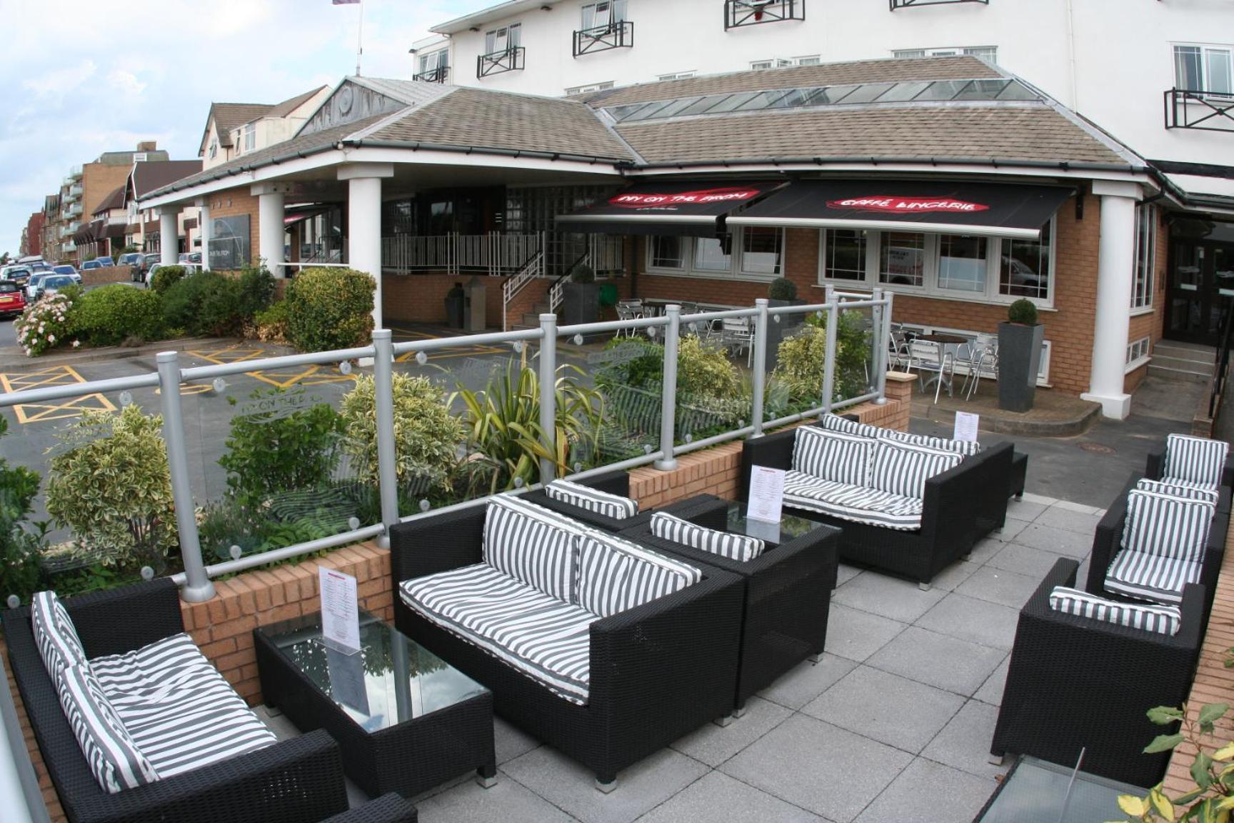 Inn On The Prom At The Fernlea Hotel Lytham St Annes Exterior foto